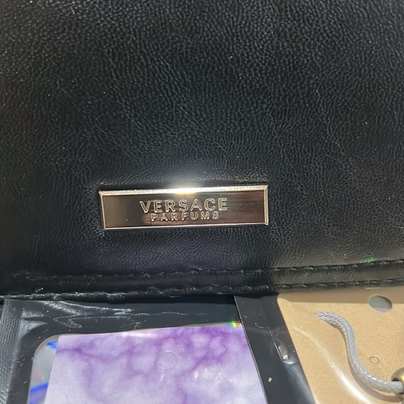 Versace Parfums Vintage Crossbody & Free Jewelry  light wear as she is Vintage - Picture 4 of 17